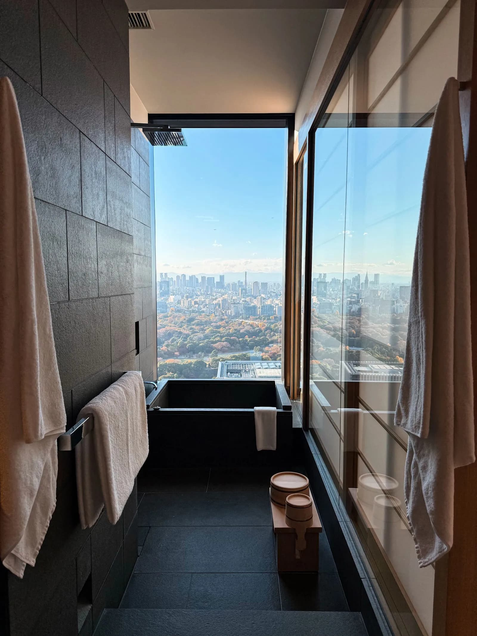 3BR Sky Residence, Downtown — photo 3