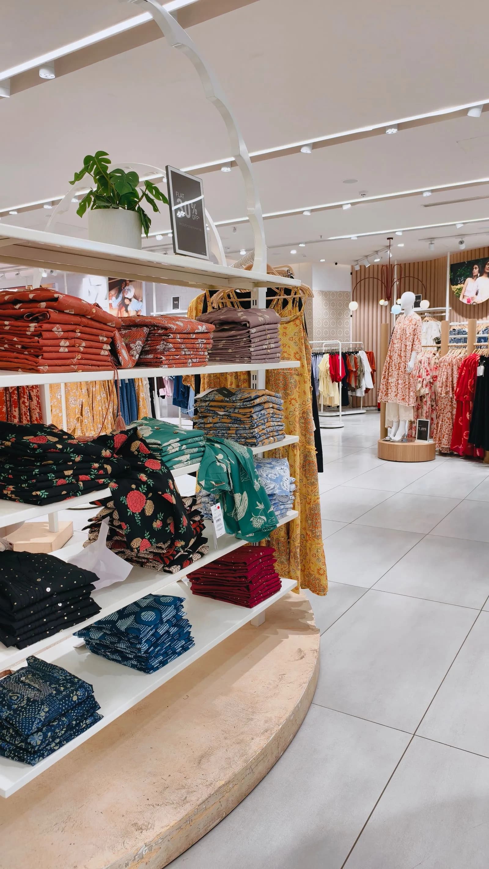 Retail Unit, Boulevard Plaza — photo 2