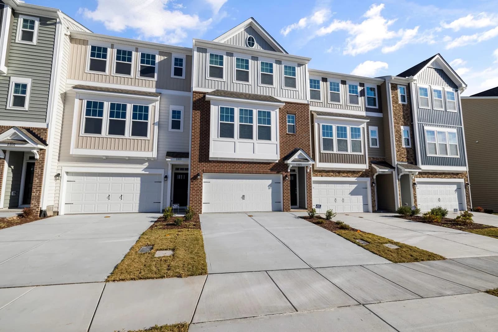 2BR Townhouse, JVC District 15