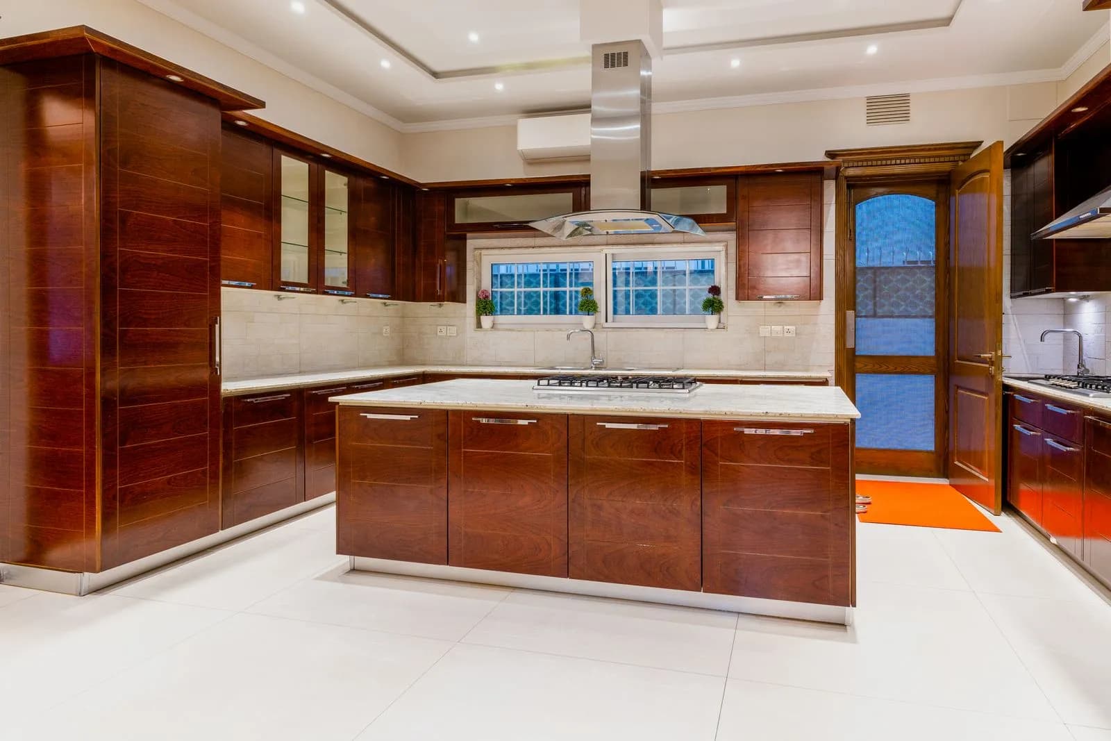 4BR Villa with Pool, Umm Suqeim — photo 3