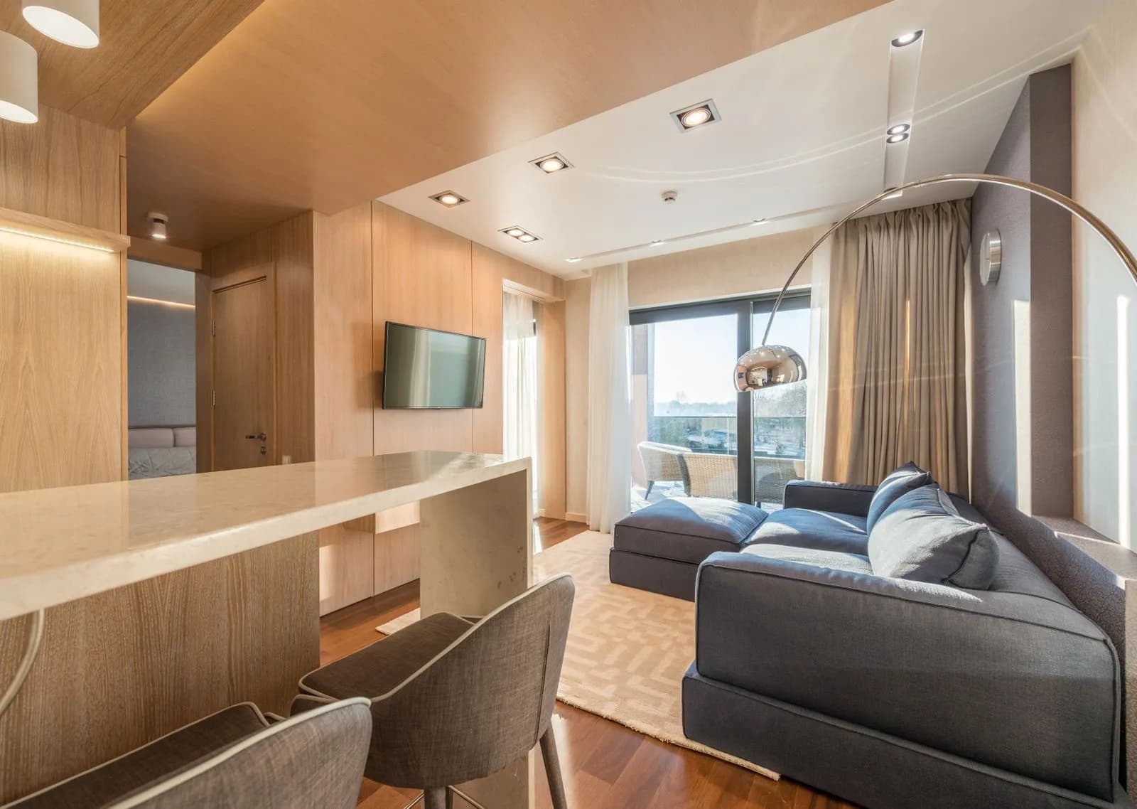 2BR Apartment with Marina View